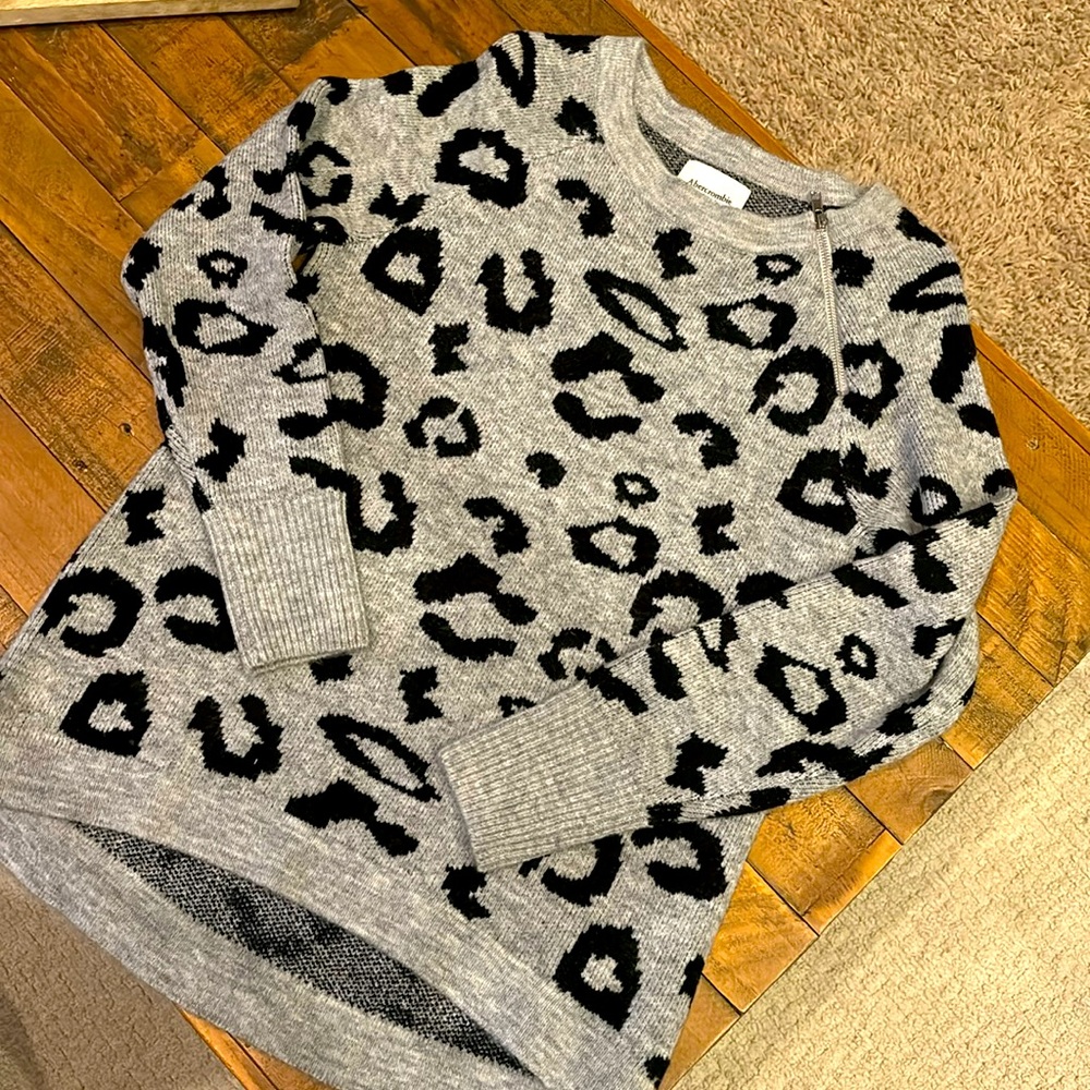 Like new Abercrombie sweater.